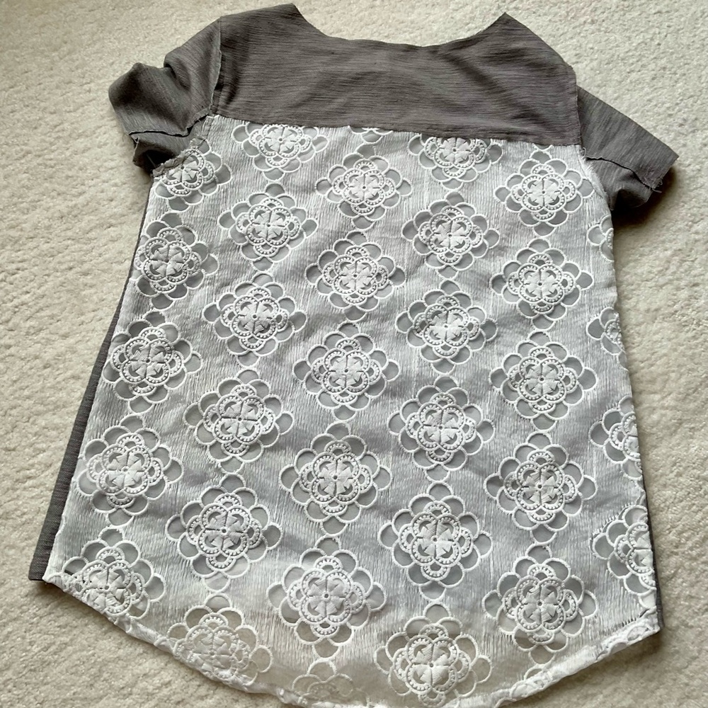 Meadow Rue Gray Asymmetrical Short Sleeve T-Shirt